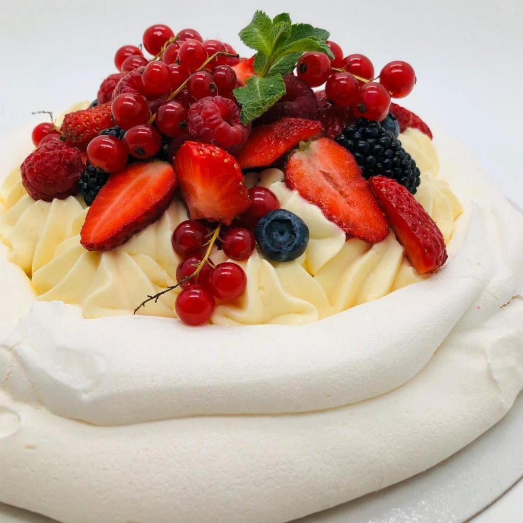 Tort Pavlova – tort la comanda Bucuresti